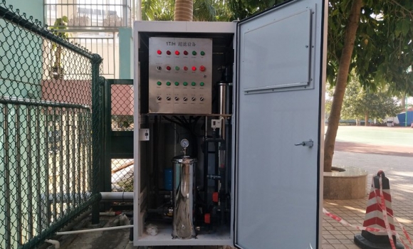 南陽中心學校,學校廚房中央凈水機，每小時1噸超濾凈水設備